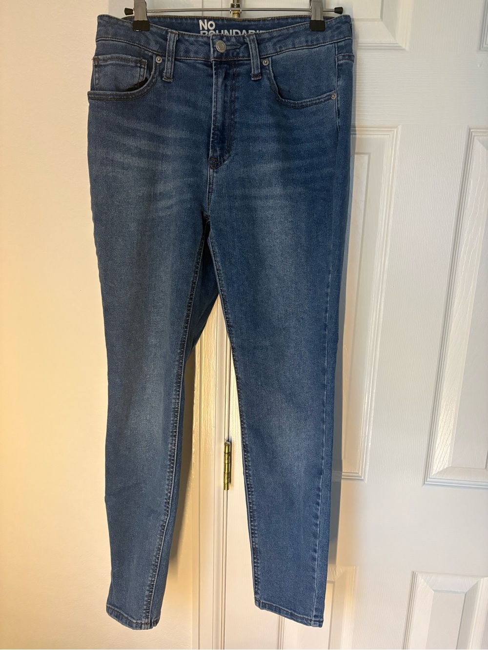 No Boundaries Women's Skinny Jeans - Medium Blue